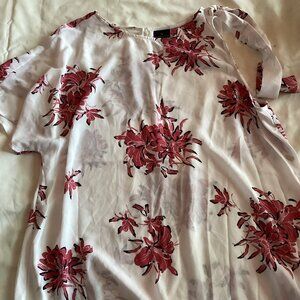 Worthington Short Sleeved Bl;ouse